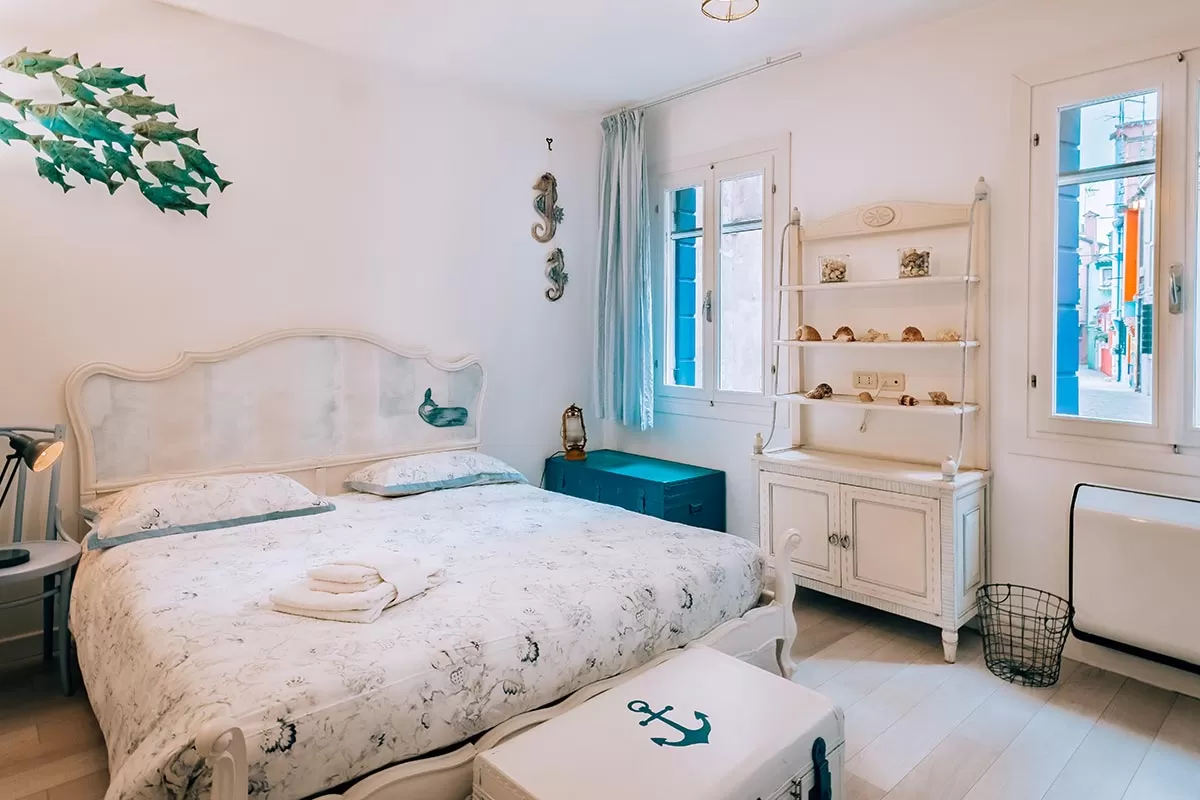 Where to stay in Venice - Bedroom in Burano Airbnb