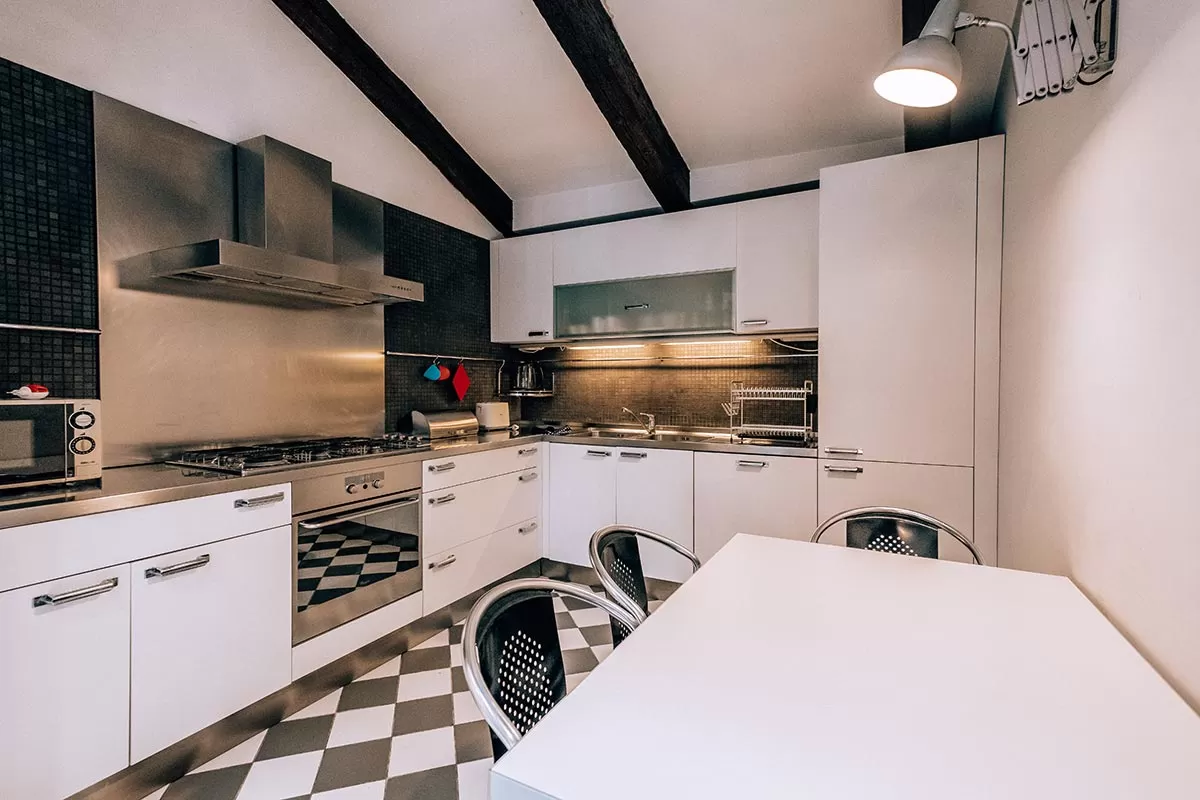 Where to stay in Venice - Rialto Bridge Apartment - Kitchen