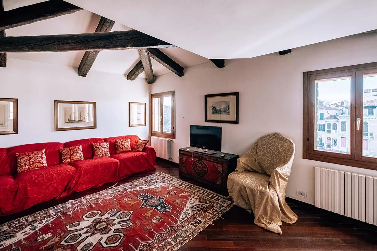 Where to stay in Venice - Rialto Bridge Apartment - Lounge room