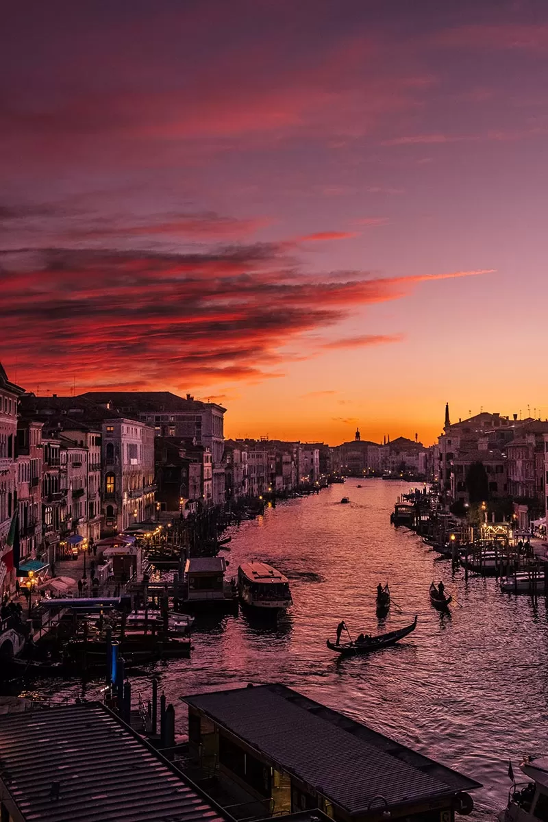 Where to stay in Venice - Sunset view from Rialto Bridge Apartment