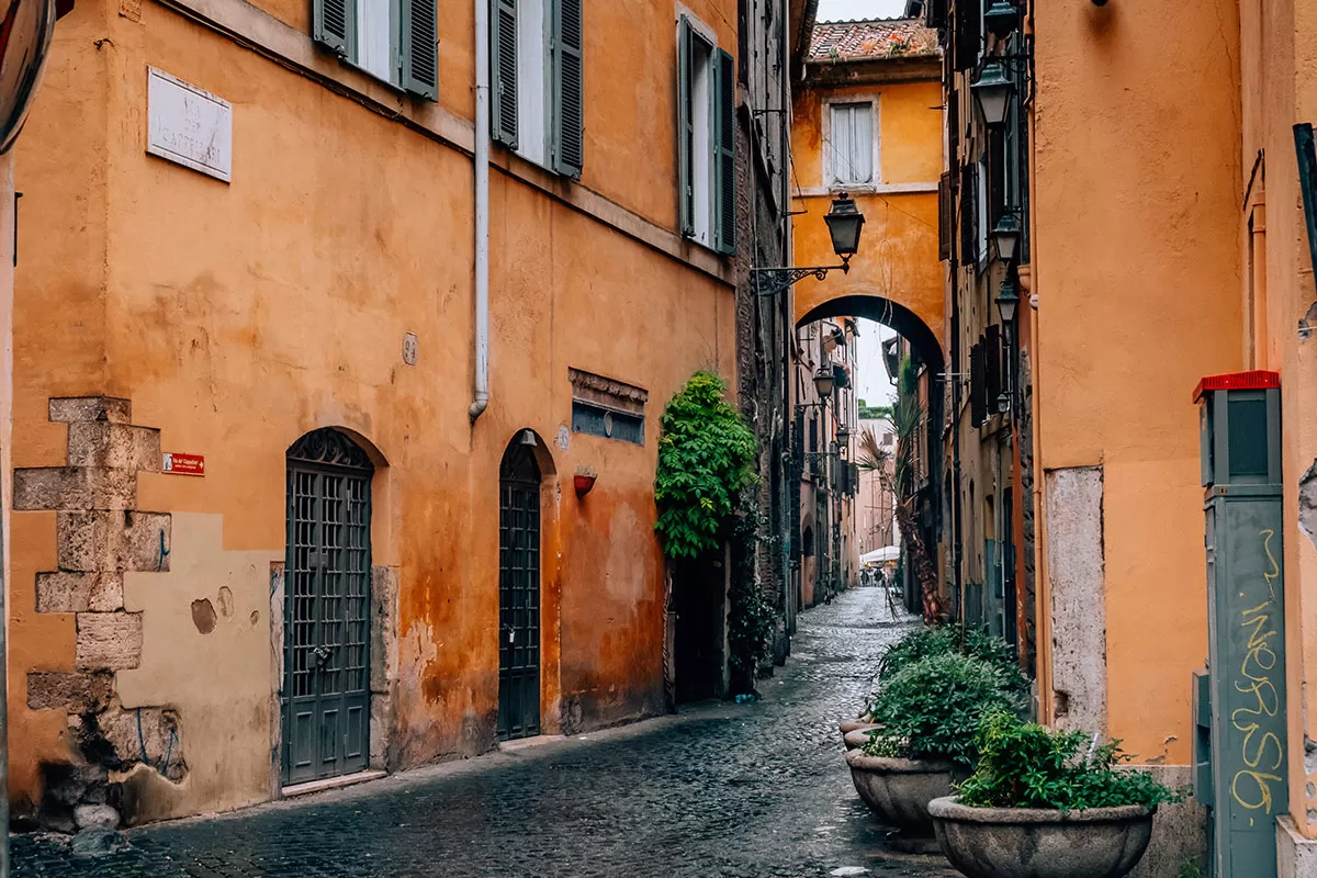 Best area to stay in Rome - Alley close to Campo dei Fiori