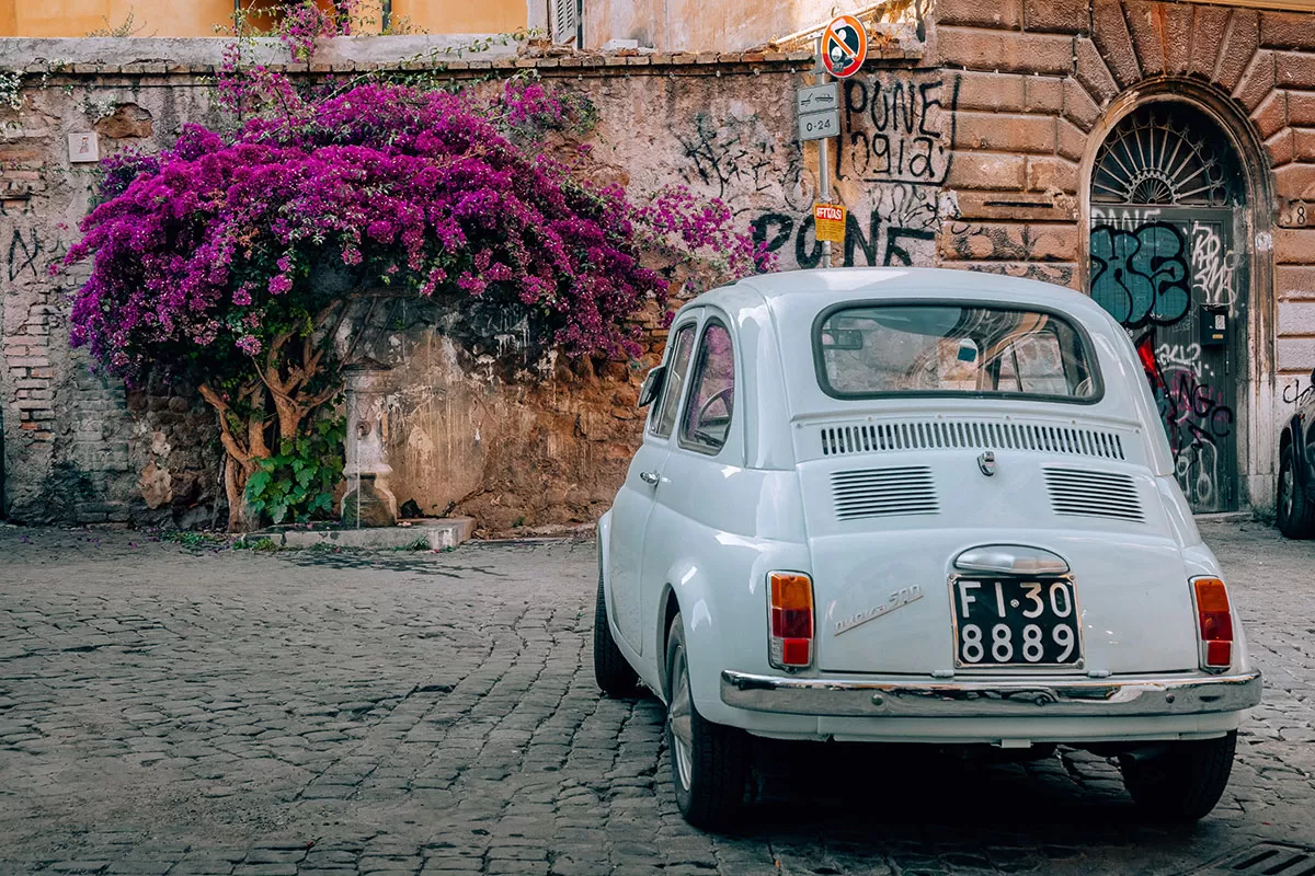 Best area to stay in Rome - Fiat 500 in Trastevere