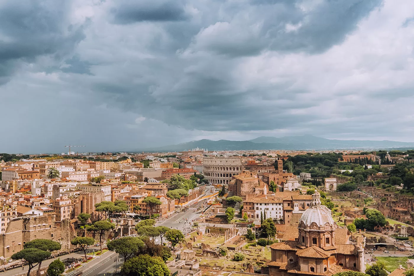 Unique things to do in Rome - View of Roman Forum and Colosseum from Il Vittoriano