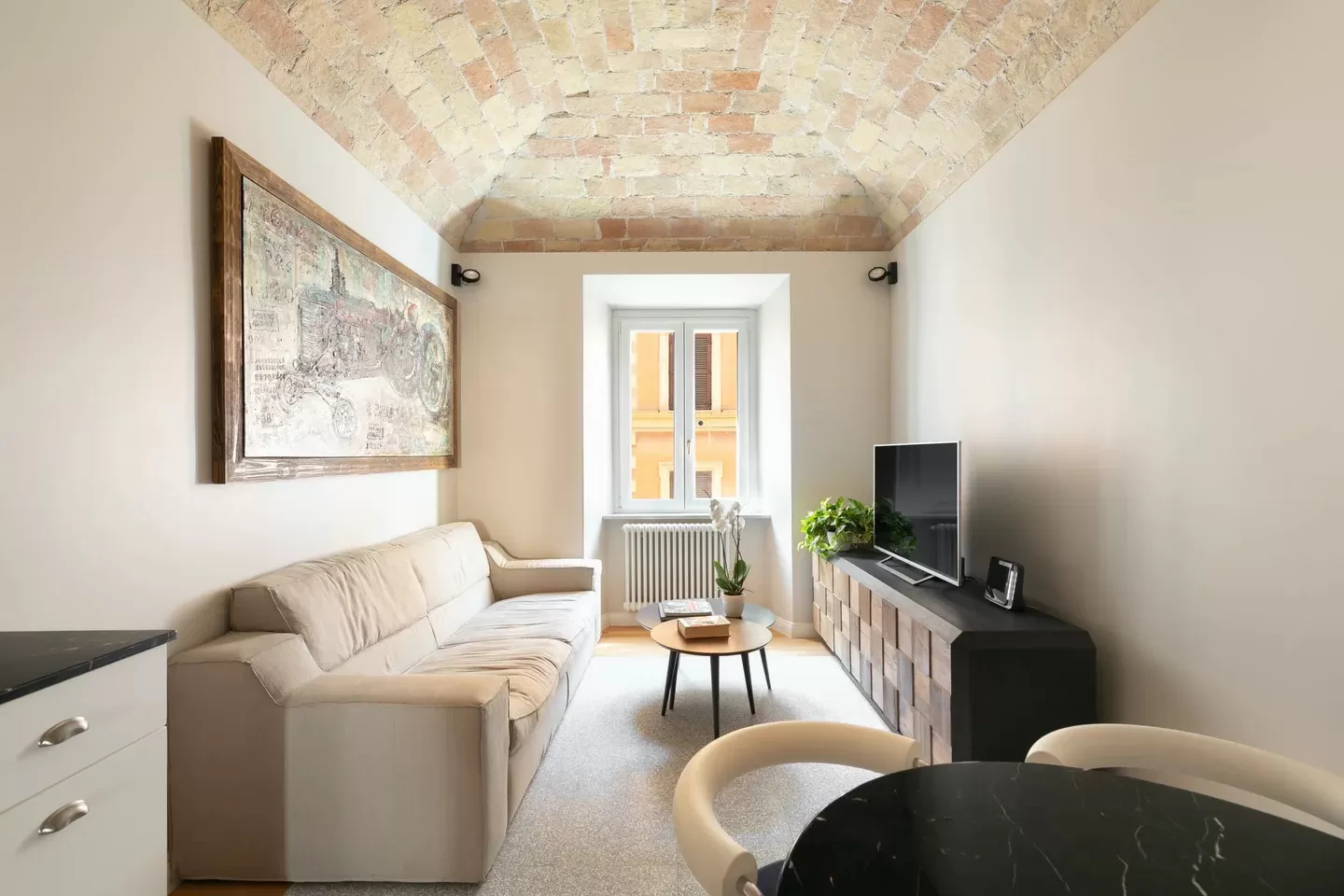 Hotels near Termini Station in Rome - Stones on the ceiling apartment - Lounge room