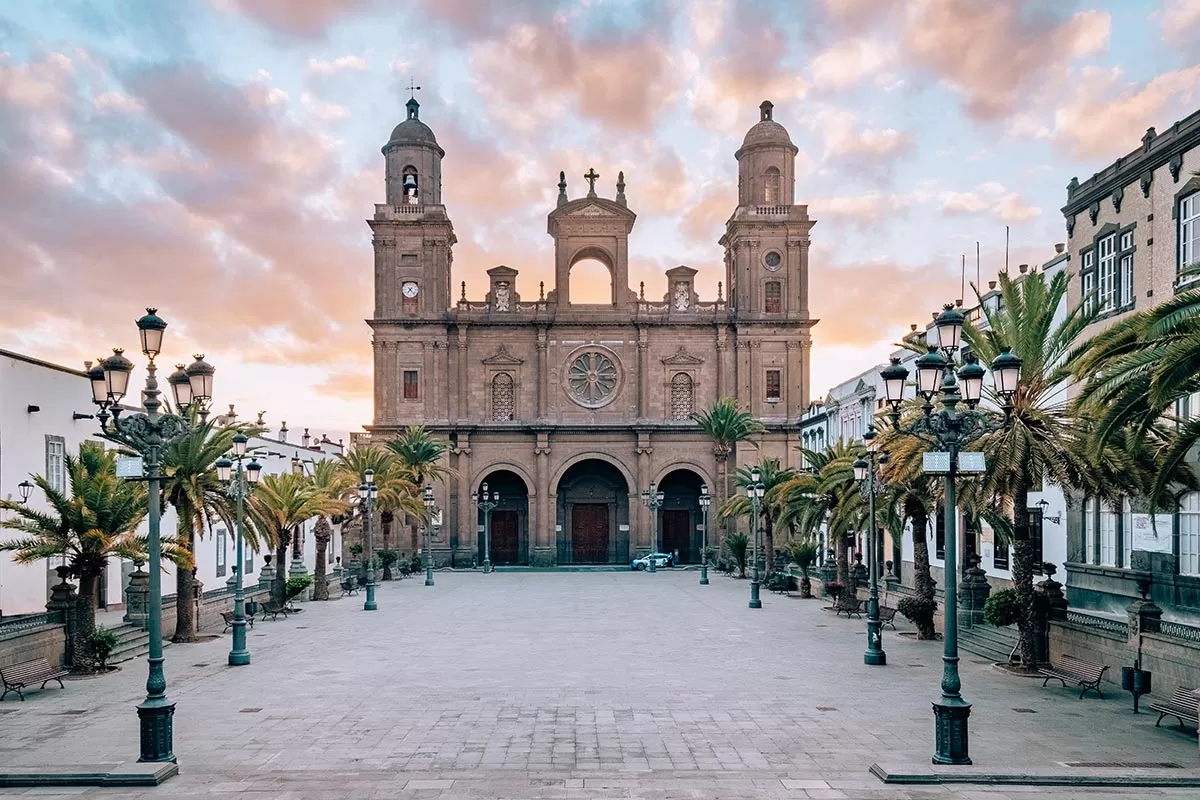 Things to do in Gran Canaria Spain - Cathedral of Santa Ana at Sunrise