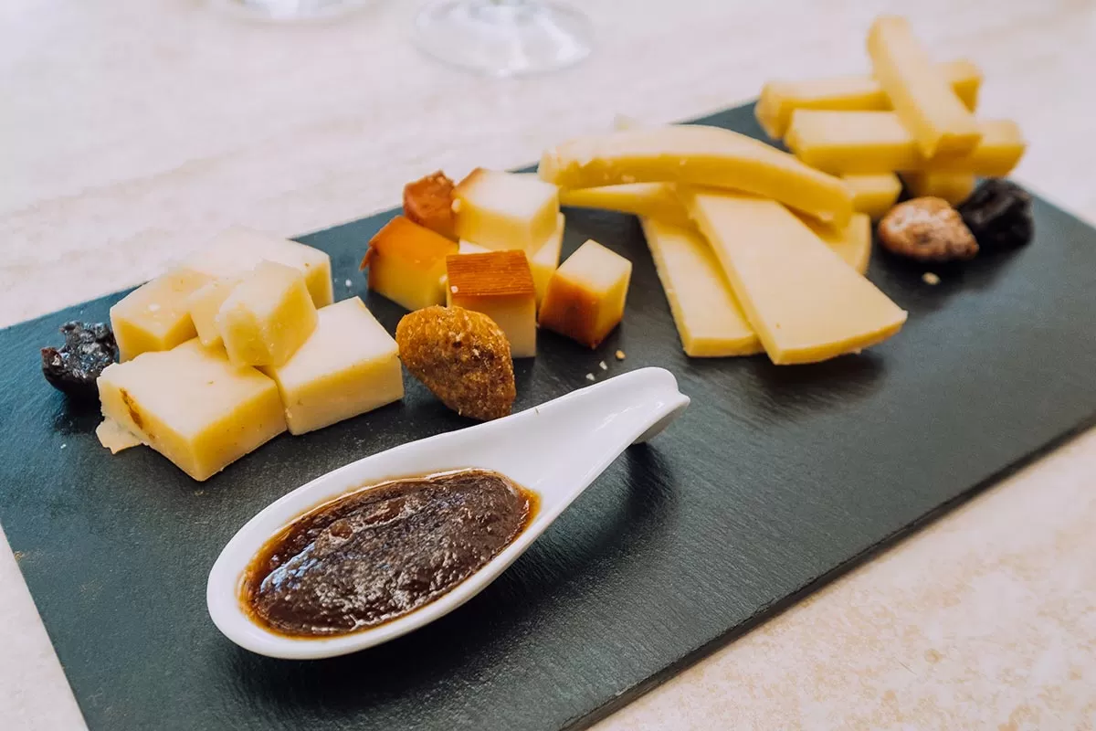 Things to do in Gran Canaria Spain - Cheese tasting at Casa Romantica