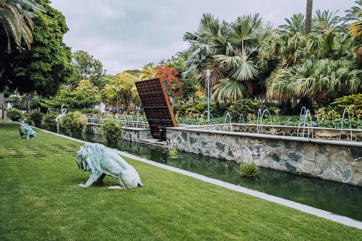 Things to do in Gran Canaria Spain - Santa Catalina Hotel Lion statues in Garden