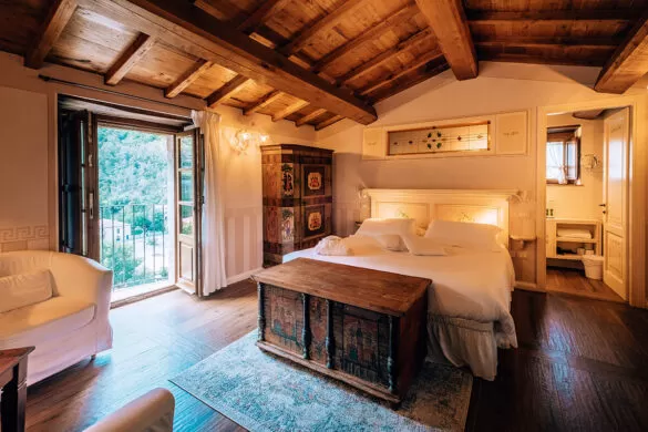 Things to do in Umbria Italy - Antica Torre Del Nera - Large room with balcony