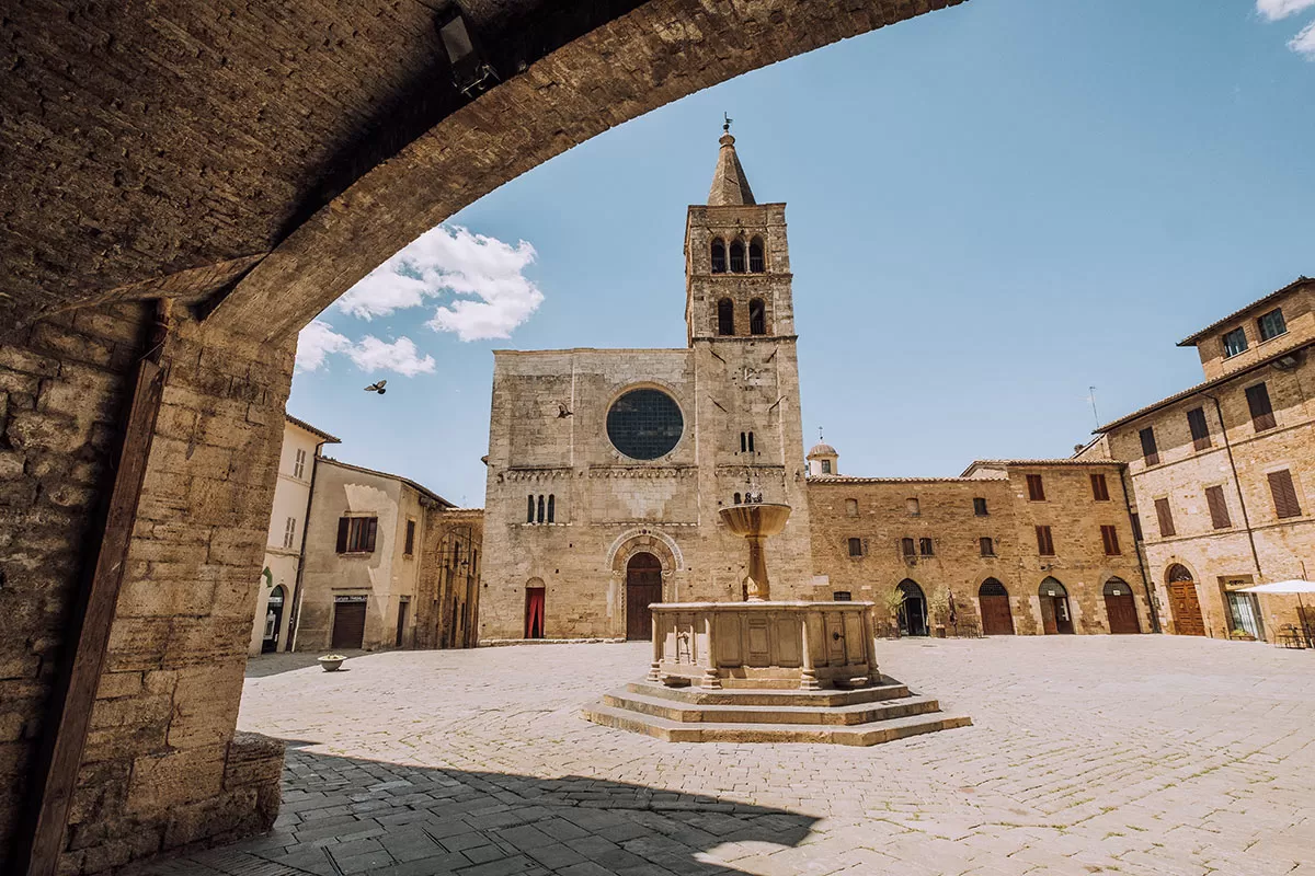 Things to do in Umbria Italy - Bevagna - Chiesa di San Michele Arcangelo