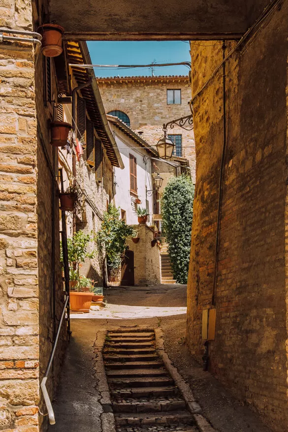 Things to do in Umbria Italy - Bevagna - Stairs leading into town