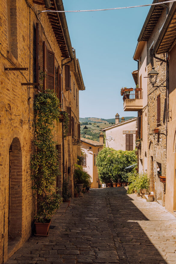 Things to do in Umbria Italy – Bevagna – Via delle Terme Romane Things to do in Umbria Italy - Bevagna - Via delle Terme Romane