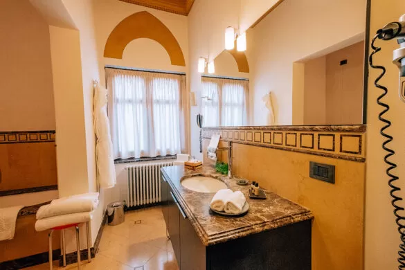 Things to do in Umbria Italy - Borgo dei Conti Resort Relais & Chateaux - Bathroom in suite