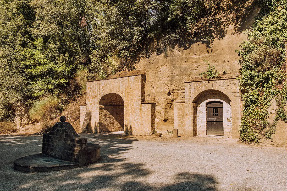Things to do in Umbria Italy - Decugnano dei Barbi - Etruscan caves