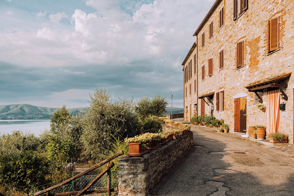 Things to do in Umbria Italy - Monte del Lago - Houses overlooking lake