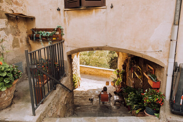 Things to do in Umbria Italy – Monte del Lago – Relaxing outside Things to do in Umbria Italy - Monte del Lago - Relaxing outside