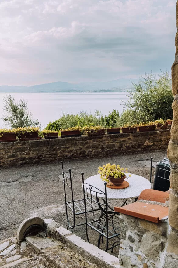 Things to do in Umbria Italy - Monte del Lago - Table and chairs overlooking lake
