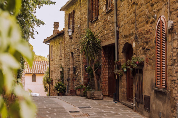 Things to do in Umbria Italy – Monte del Lago narrow alley Things to do in Umbria Italy - Monte del Lago narrow alley