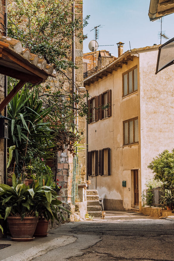 Things to do in Umbria Italy – Monte del Lago quiet road Things to do in Umbria Italy - Monte del Lago quiet road
