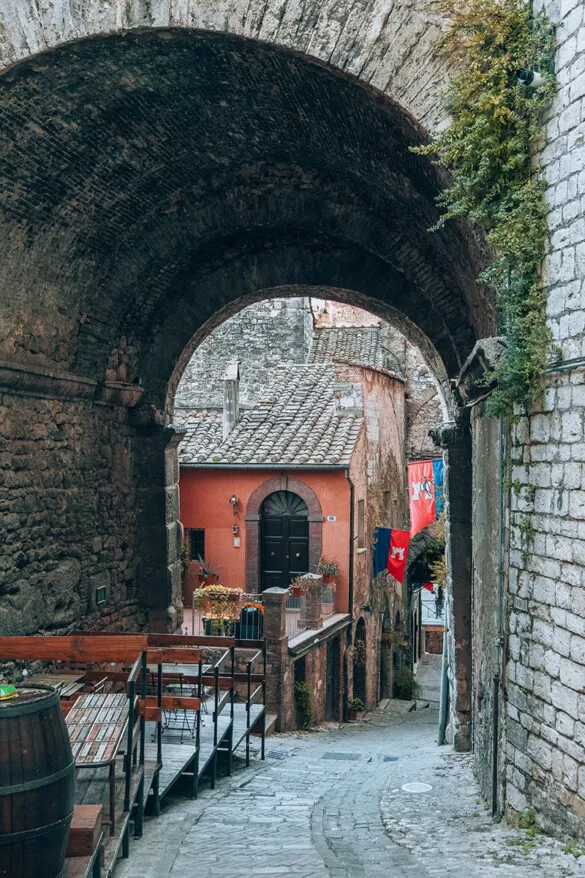 Things to do in Umbria Italy - Narni alley