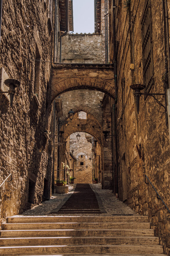 Things to do in Umbria Italy – Narrow street inNarni Things to do in Umbria Italy - Narrow street inNarni