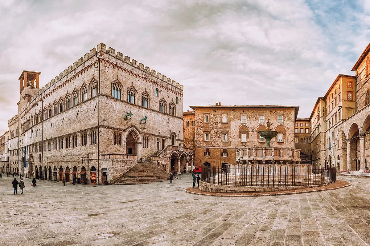 Things to do in Umbria Italy - Perugia - Piazza IV Novembre
