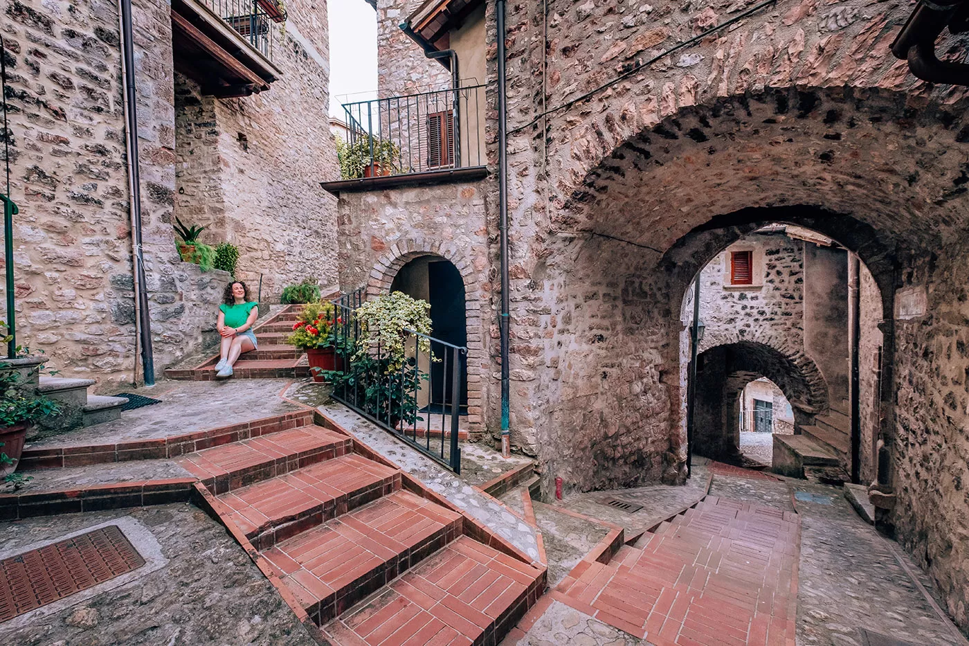 Things to do in Umbria Italy - Scheggino alley and arches