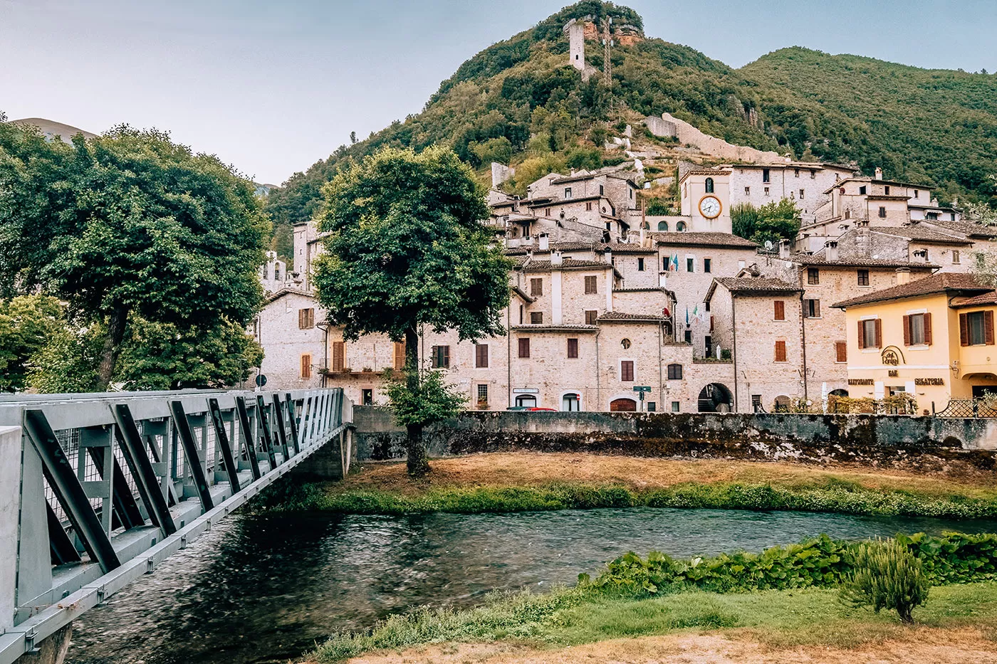 Things to do in Umbria Italy - Scheggino and river at sunrise