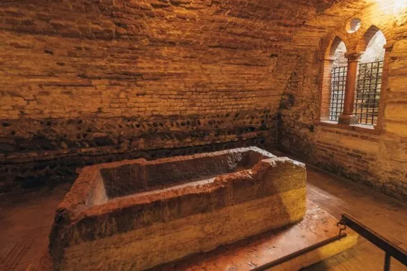 Where to Stay in Verona, Italy - Juliets tomb at San Francesco al Corso