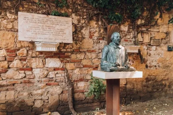 Where to Stay in Verona, Italy - Shakespeare statue at San Francesco al Corso Monastery