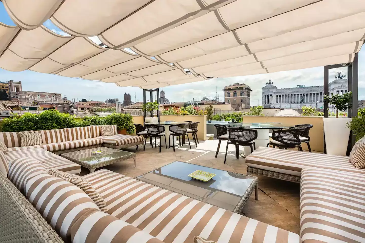 BEST HOTELS Near the Trevi Fountain in Rome - Three Coins in the Fountain Apartment - Terrace with view of il Vittoriano