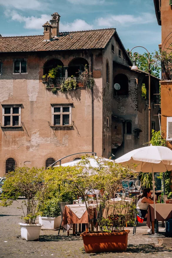 BEST Hotels in Trastevere Rome - Outdoor restaurant