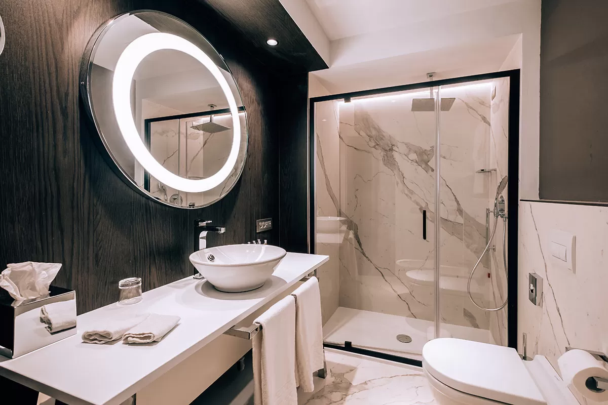 DoubleTree by Hilton Trieste - Bathroom
