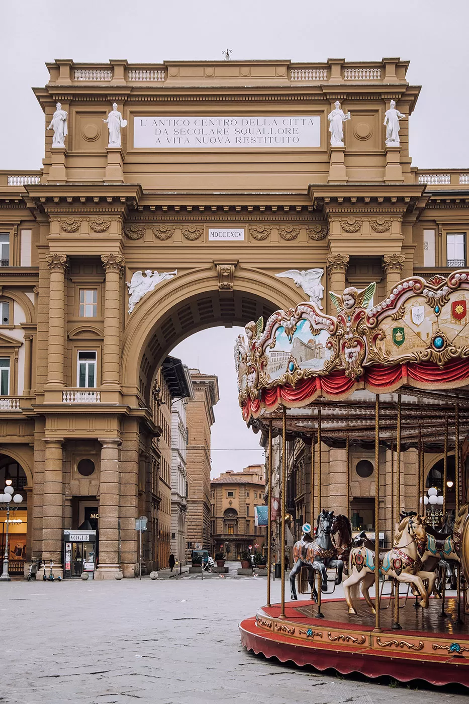 Best things to do in Florence - Piazza della Repubblica.jpg and Carousel