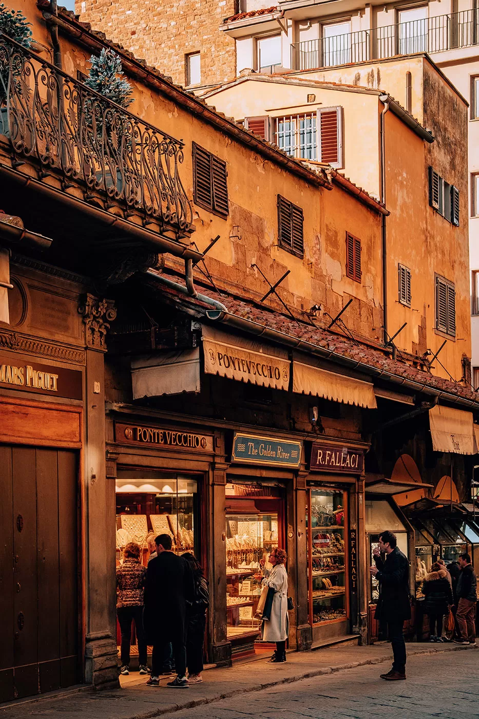 Best things to do in Florence - Ponte Vecchio shops