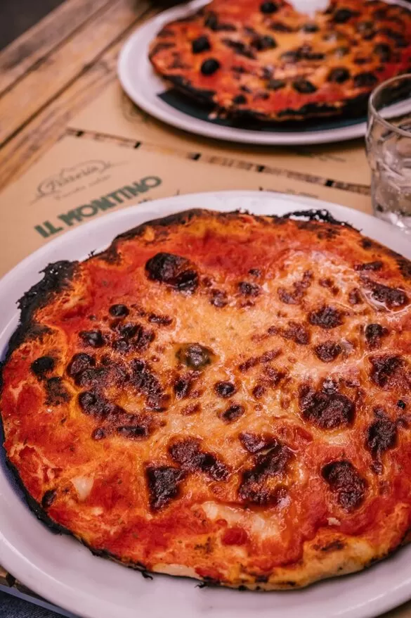 Things to do in Pisa Italy - Il Montino Pizza