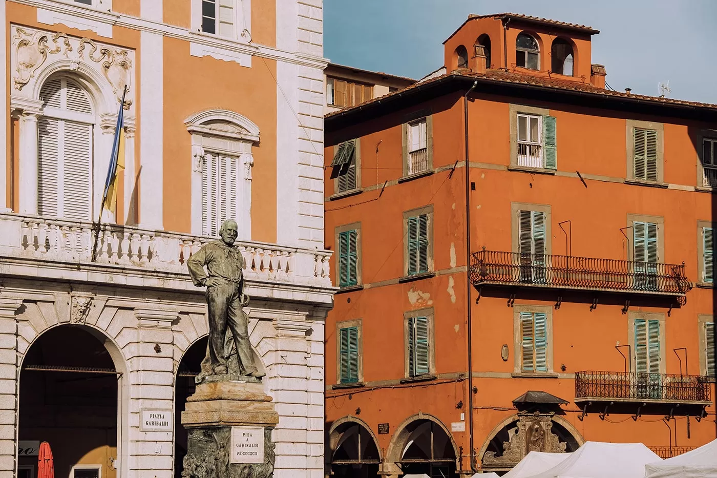 Things to do in Pisa Italy - Piazza Garibaldi and statue