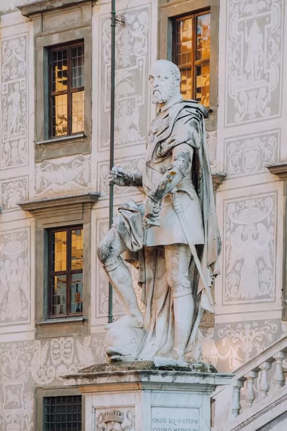 Things to do in Pisa Italy - Piazza dei Cavalieri - Monument to Cosimo I de Medici