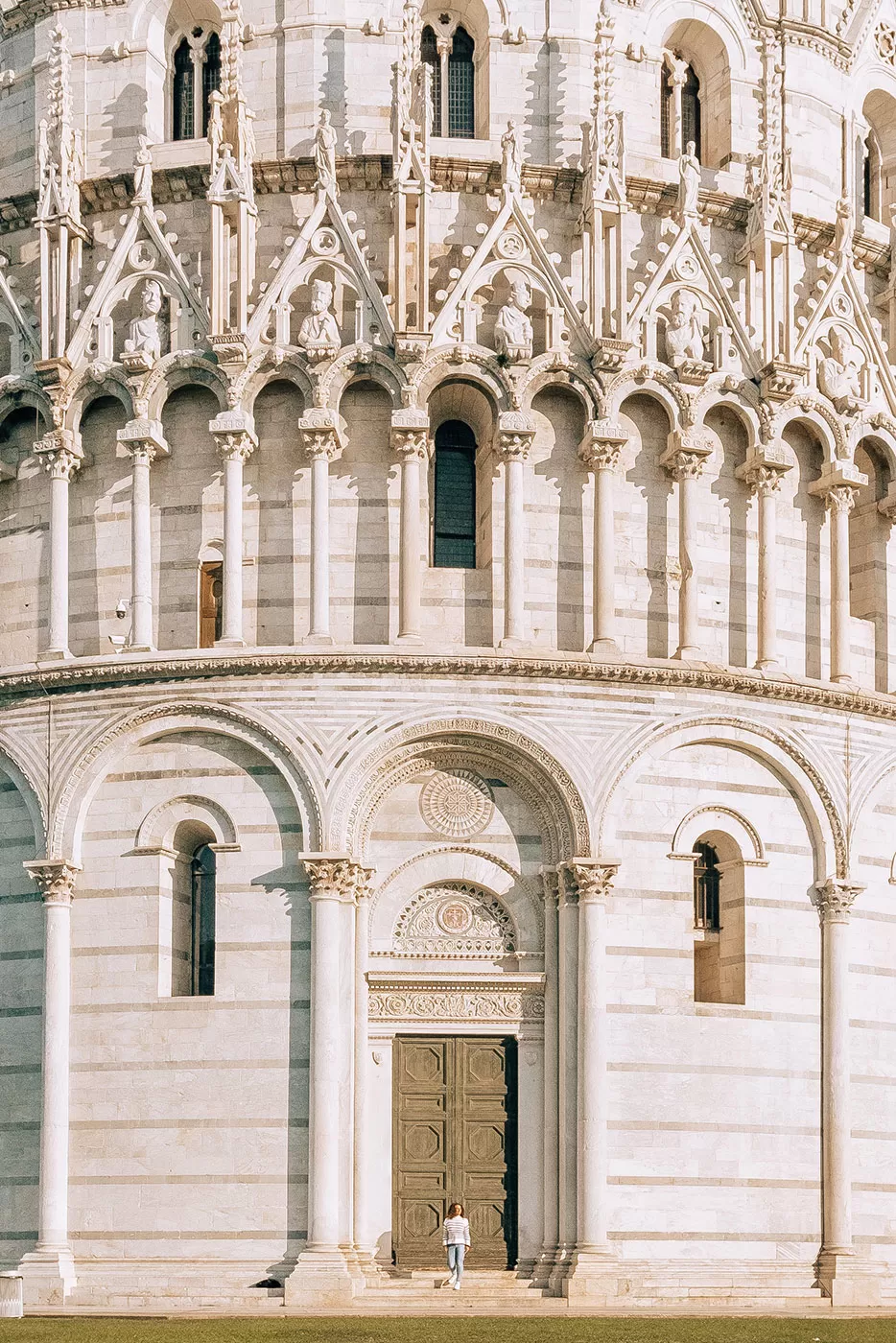 Things to do in Pisa Italy - Piazza dei Miracoli - Piazza del Duomo - Baptistery - Side entrance