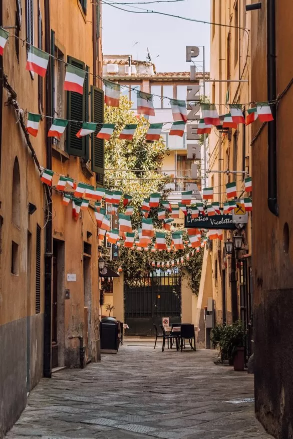 Things to do in Pisa Italy - Pizzeria with Italian flags
