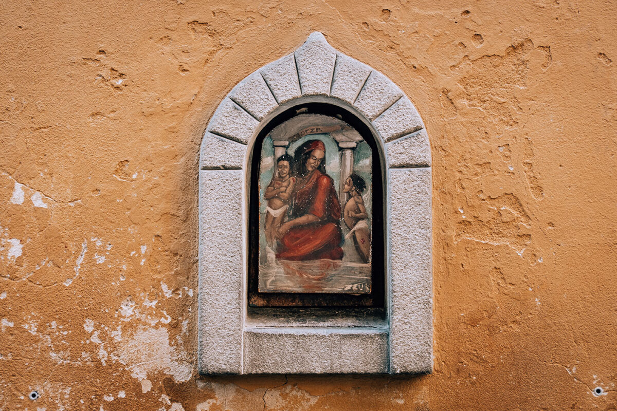 9 Beautiful Wine Windows in Florence and Where to Find Them (Map