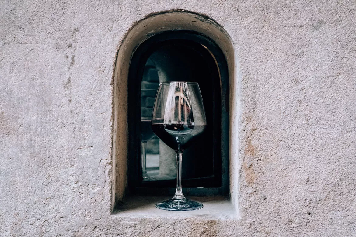 Wine windows in Florence - Via dei Pucci, 4A - Wine glass