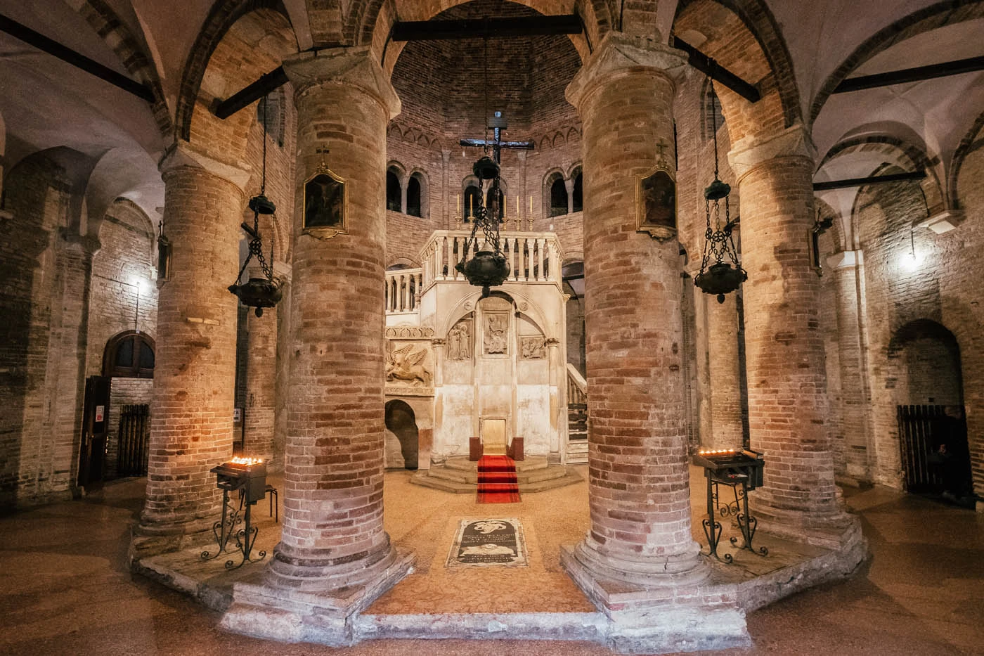 Things to Do in Bologna - Basilica santuario Santo Stefano - Chiesa del Santo Sepolcro