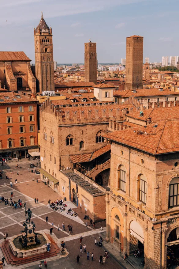 Where to Stay in Bologna - Piazza Maggiore