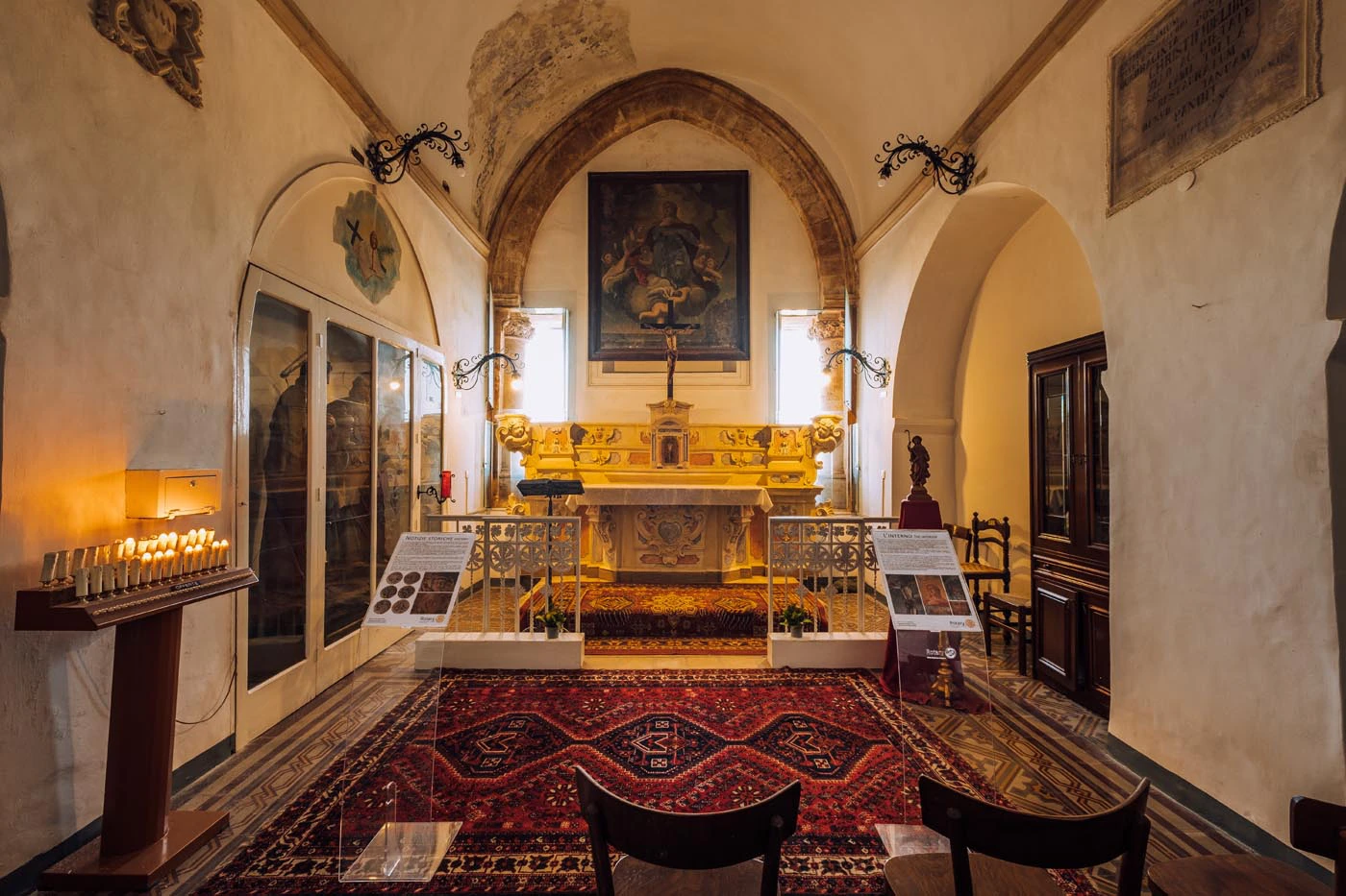 Things to do in Ostuni - Altar inside Church of San Giacomo di Compostela