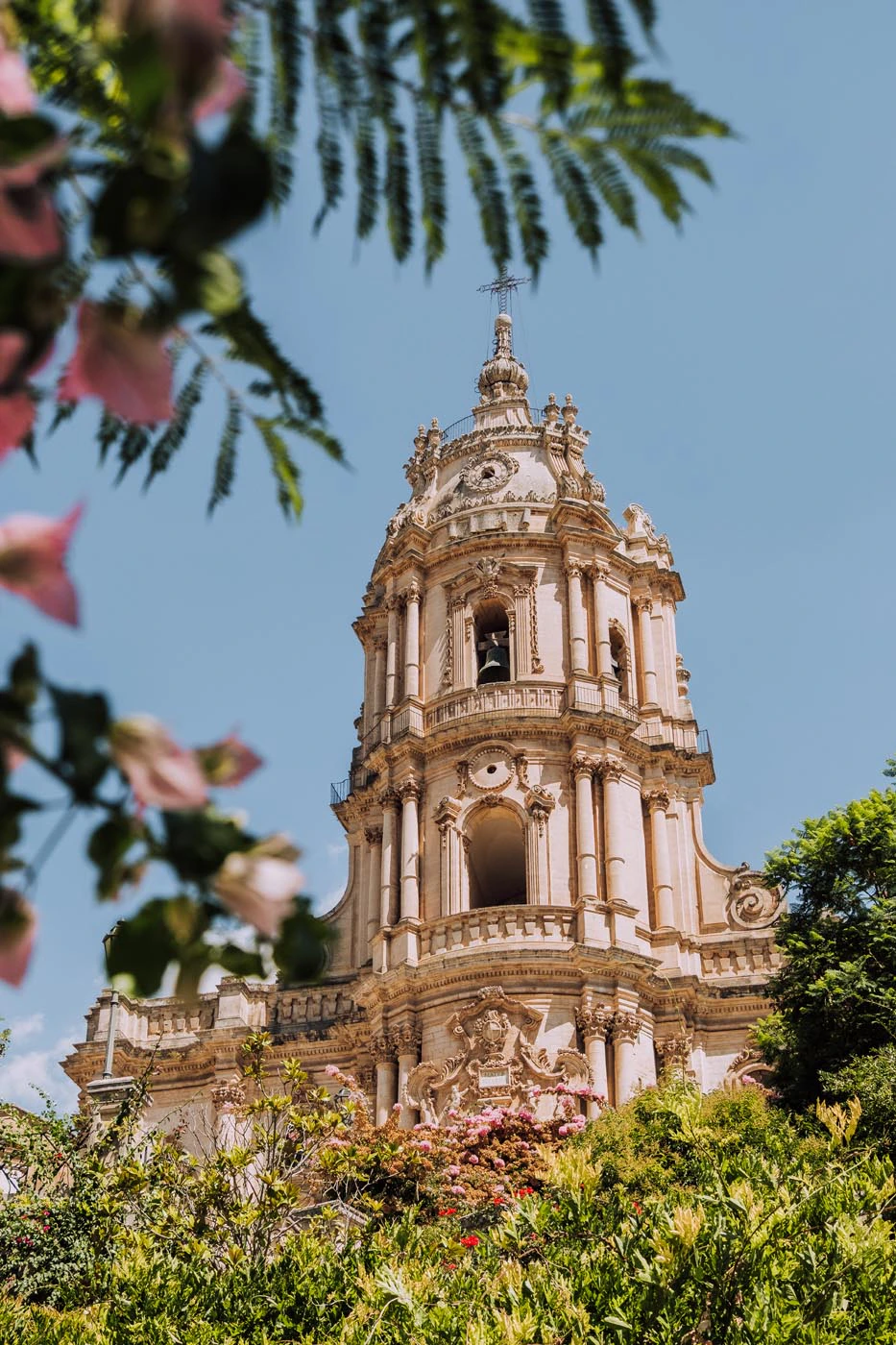 Things to do in Modica Sicily - Duomo di San Giorgio - Flowers